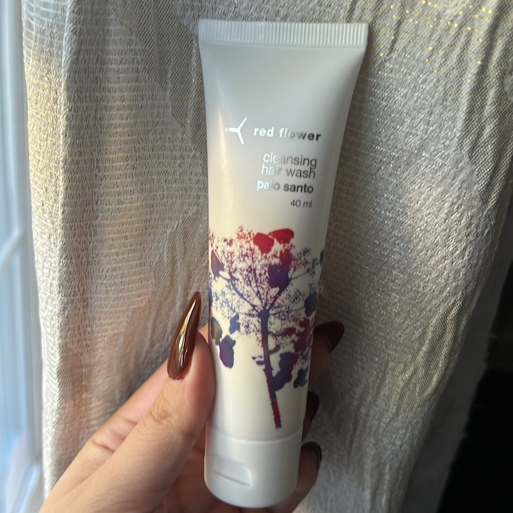 RED FLOWER Palo Santo Cleansing Hair Wash - Picture 2 of 2